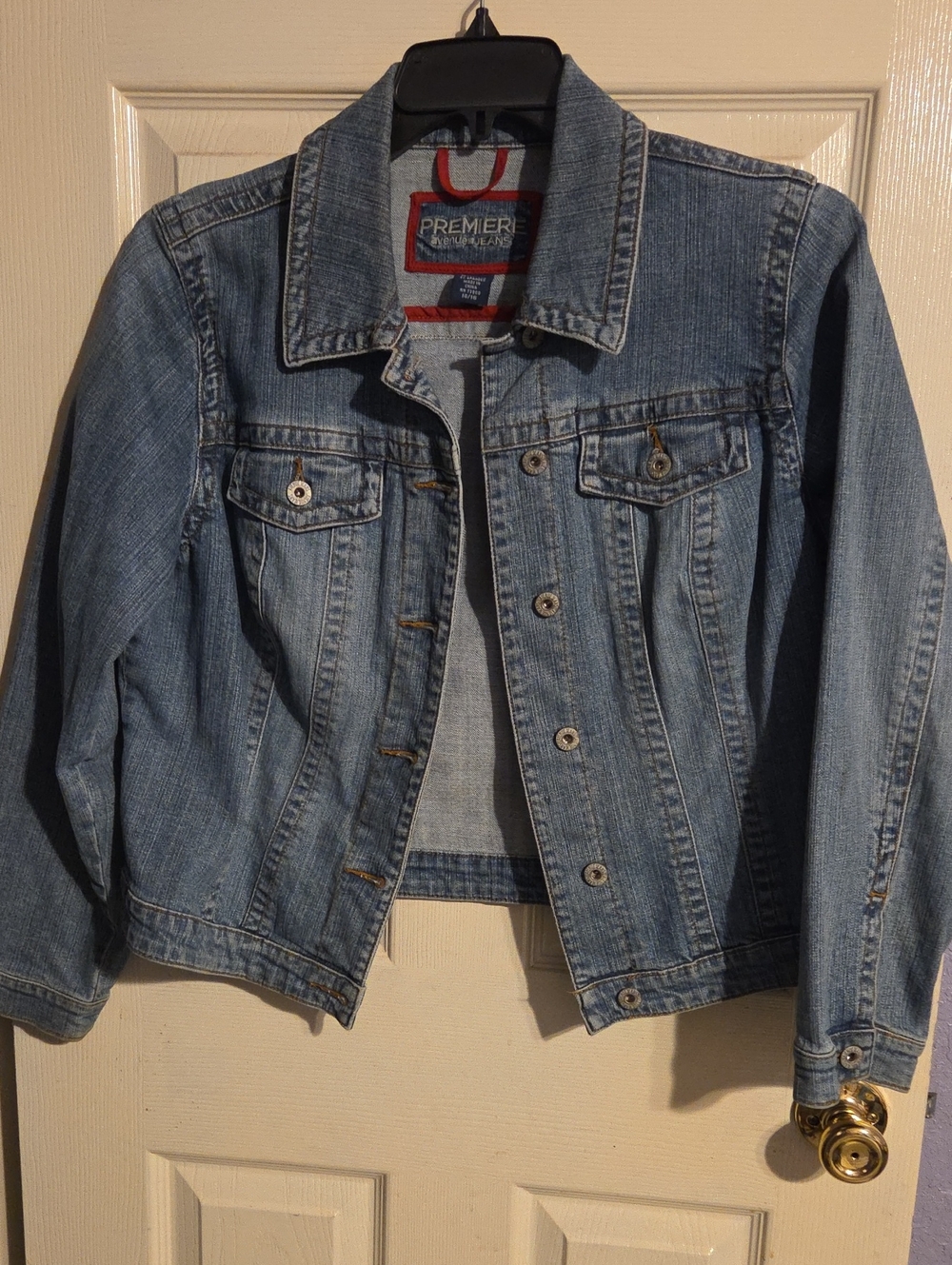 Vintage Avenue Premiere Classic Light Blue Denim Jacket for Women